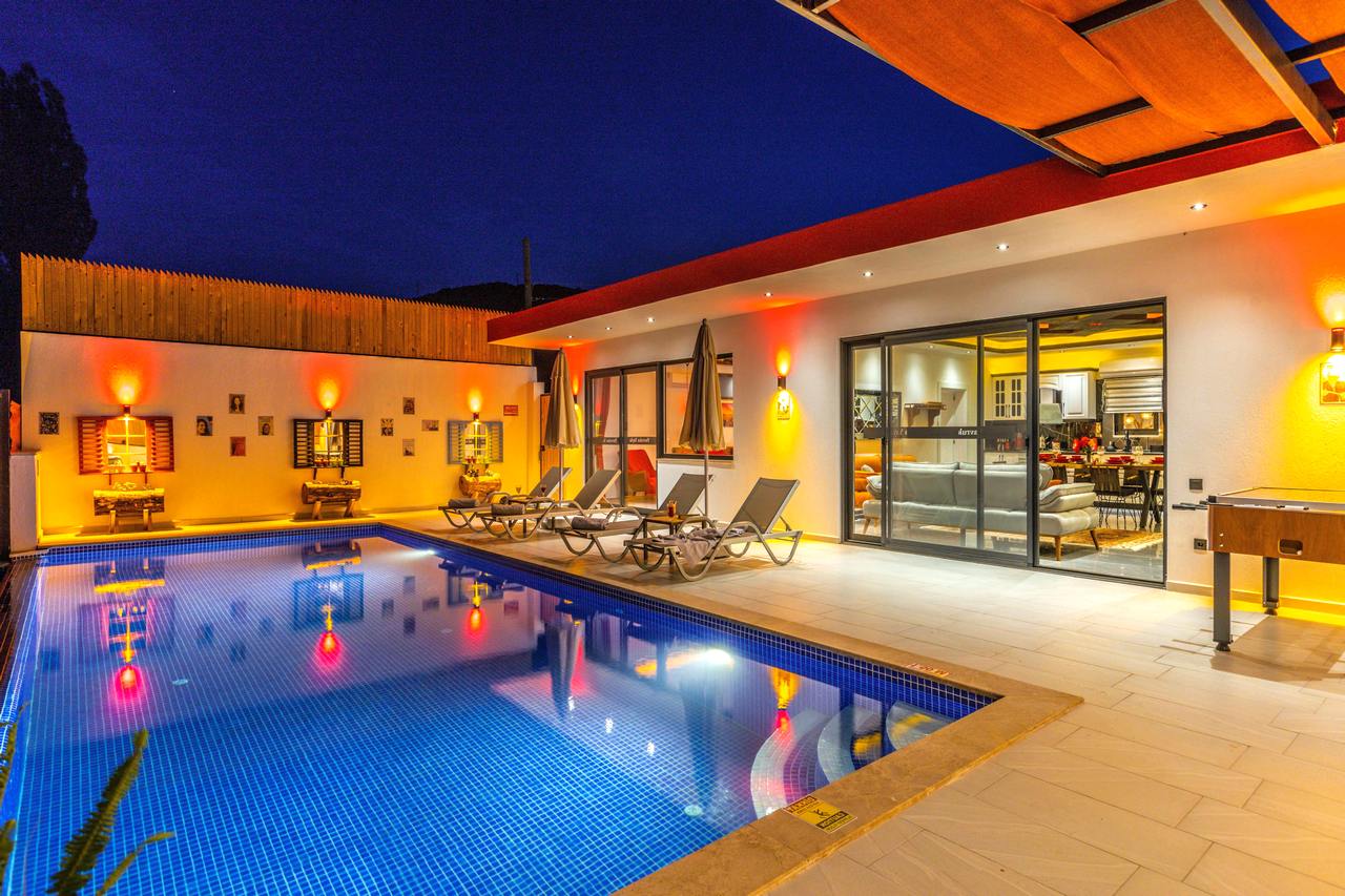 Imperial Pools Замовити басейни під ключ ImperialPools будівництво басейнів ціни Україна Харків Дніпро Київ Львів Одеса Вінниця Полтава